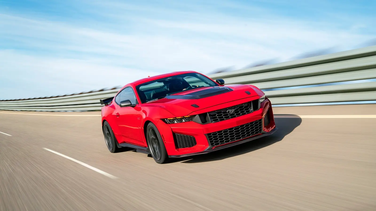 Varför Ford ändrade Mustangs namn till Dark Horse SC