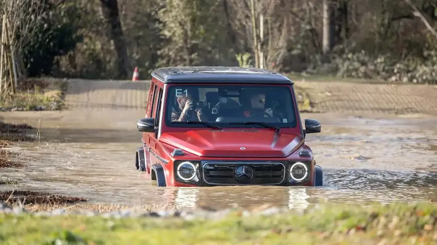 Mercedes söker patent för en äkta amfibisk SUV för räddning