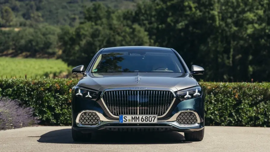 Två Mercedes-fabriker kan stängas om kostnaderna är höga