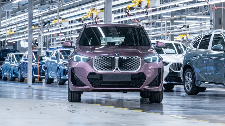 BMW minskar ledningen 20% i massiv AI-omställning nu