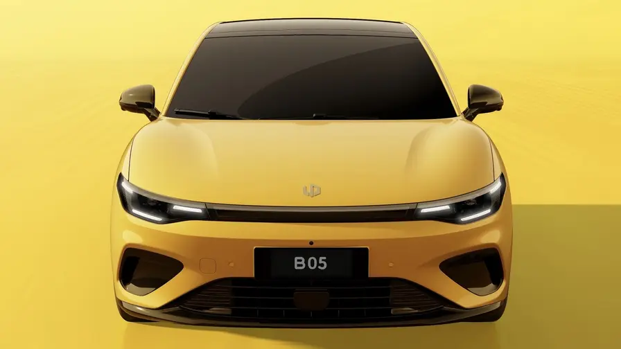 Leapmotor B05 elhatchback byggs i Stellantis Zaragoza-fabrik