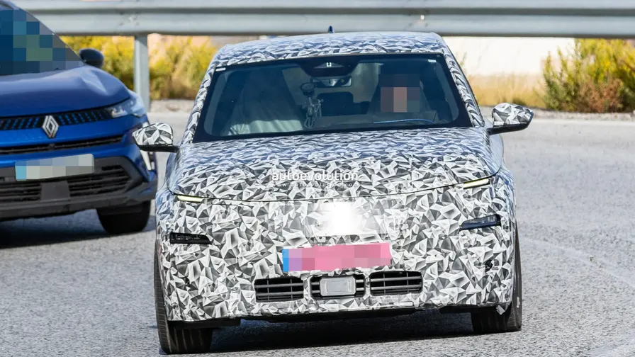 Spybilder: 2028 Peugeot 208 med Hypersquare-ratt inuti